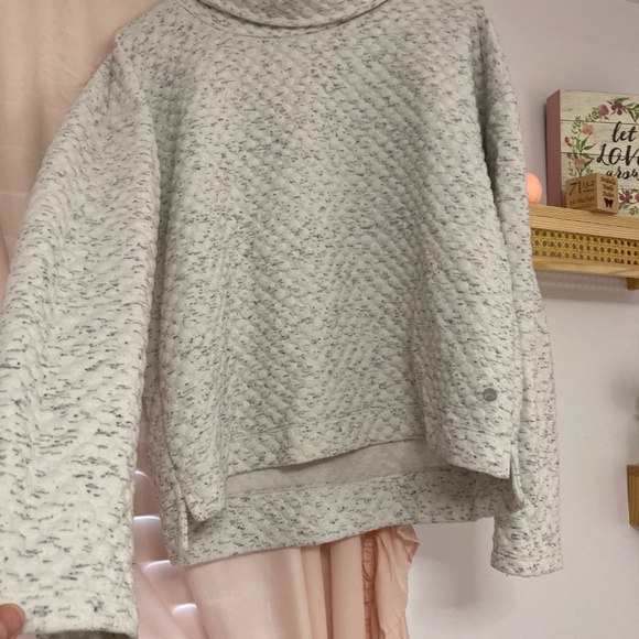 Turtleneck sweater . Size medium . - Picture 3 of 4